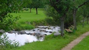 A park with a stream, trees, and a bench. - Double room 2 with toilet and shower, 1 - 2 persons - Mosertonihof (Elzach)