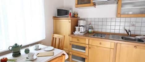 Fridge, microwave, oven, coffee/tea maker