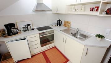 Réfrigérateur, micro-ondes, four, lave-vaisselle