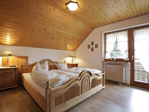 1 bedroom, bed sheets