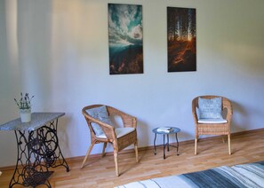 2 bedrooms, WiFi, bed sheets, wheelchair access
