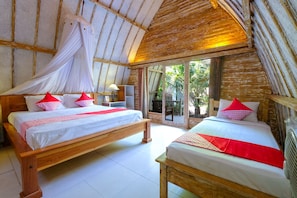 Superior Bungalow | Desk, free WiFi, bed sheets - Alibaba Bungalows (Gili Air)