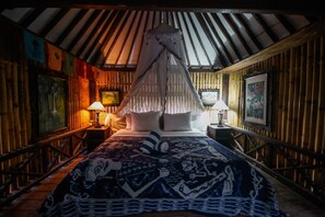 Desk, free WiFi, bed sheets - Alibaba Bungalows (Gili Air)