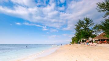Am Strand, weißer Sandstrand