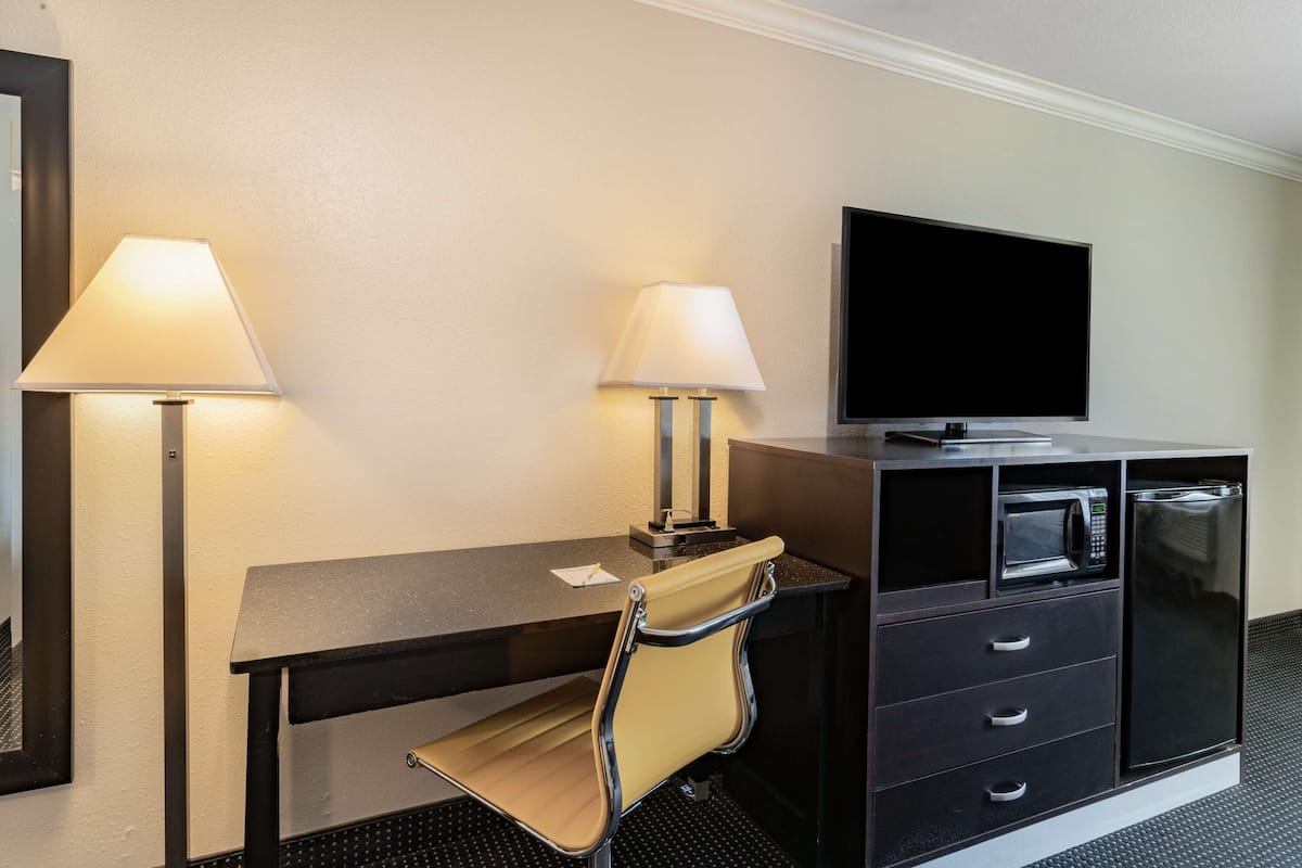 desk, laptop workspace, free cots/infant beds, rollaway beds