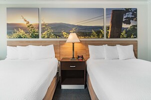 Escritorio, espacio para trabajar con laptop y cunas gratuitas 