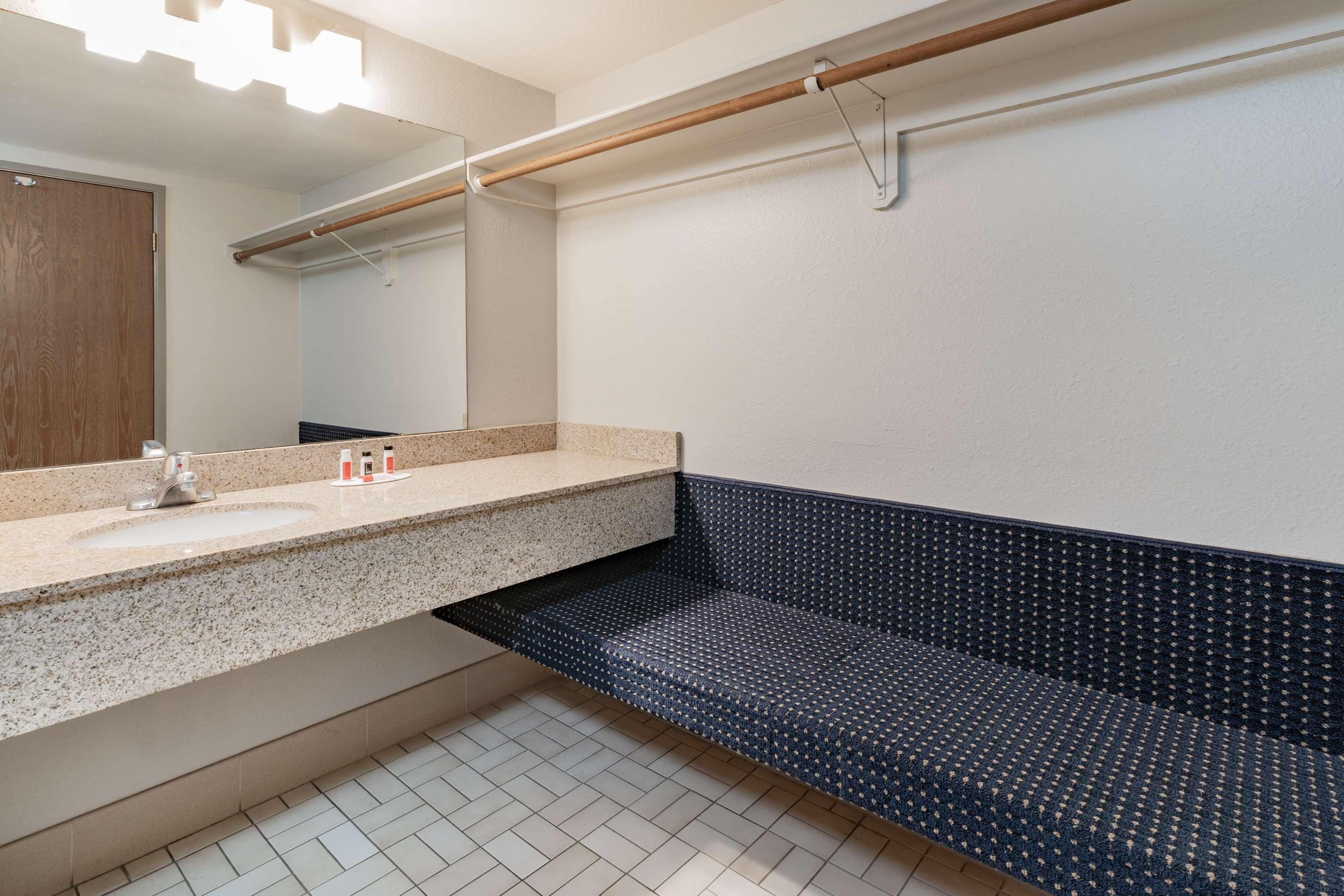 desk, laptop workspace, free cots/infant beds, rollaway beds