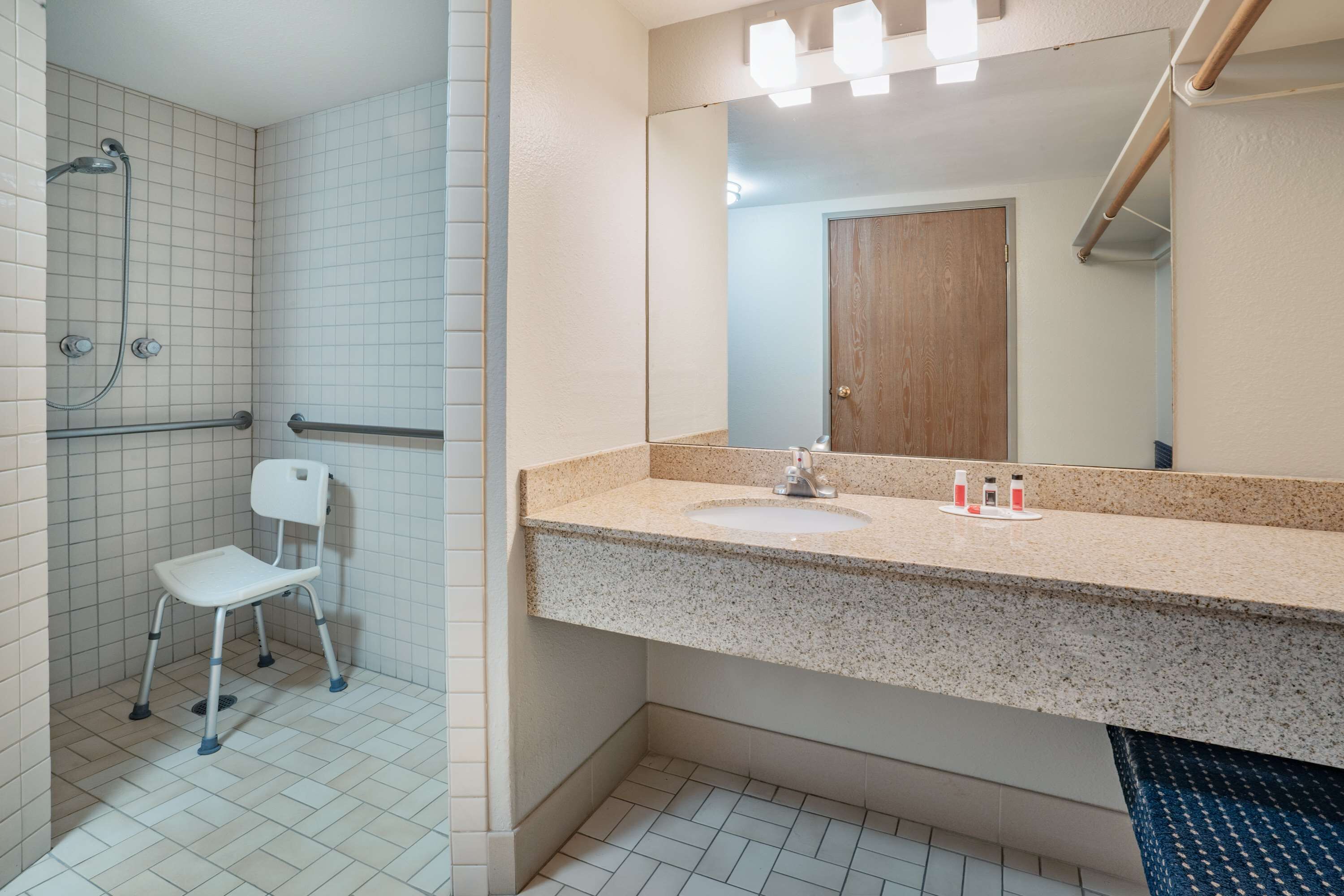 desk, laptop workspace, free cots/infant beds, rollaway beds