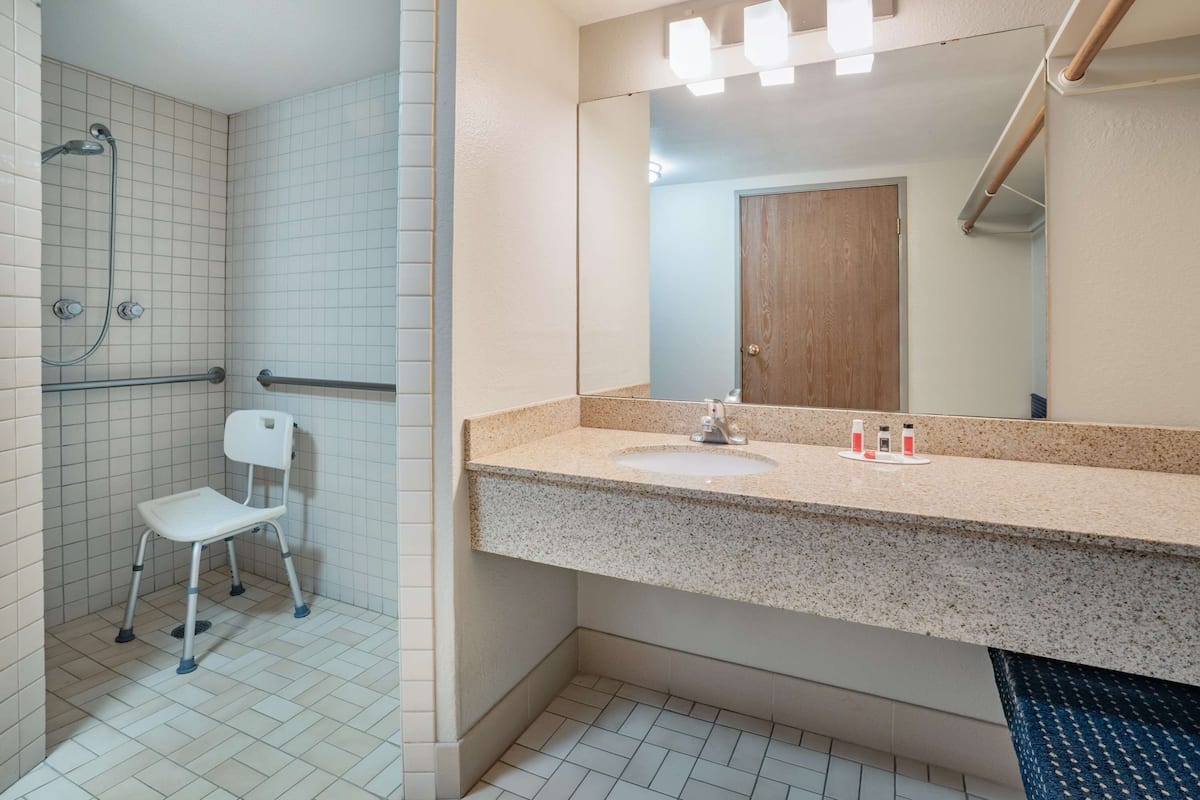 desk, laptop workspace, free cots/infant beds, rollaway beds