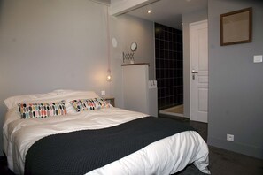 Internet, bed sheets, wheelchair access