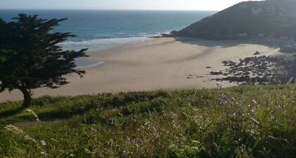 new apartment 40 m2 - ideal location 1 minute walk from the harbor