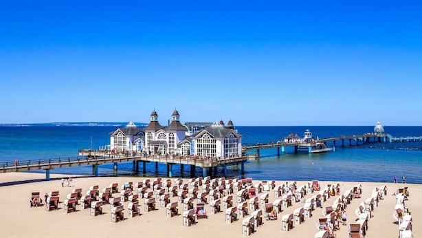 A beachside pier with a large building and multiple structures. - 23 Ferienappartement Wittow (with balcony) - Apartment house Haus Arkona (Sellin)
