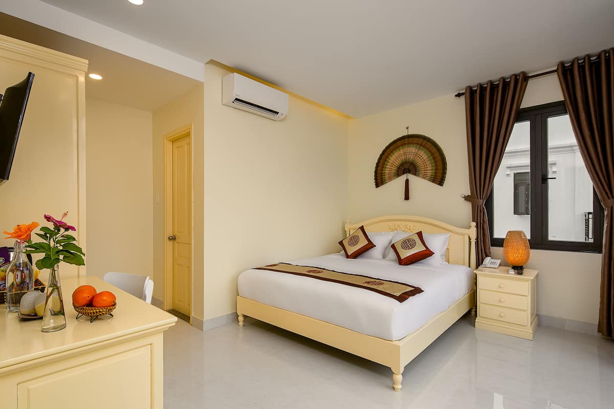 Individually decorated, individually furnished, desk, free WiFi