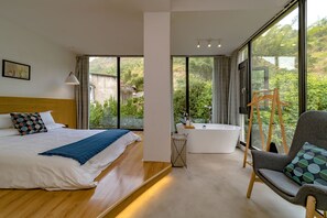 Double or Twin Room, Hill View | Individually decorated, blackout curtains, soundproofing - Yangshuo Serene Cove Hotel (Guilin)