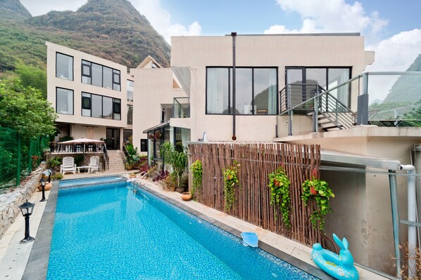 Outdoor pool, pool loungers