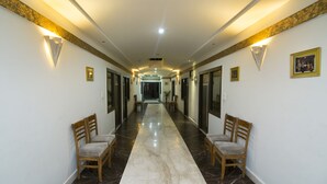 Lobby - Hotel Ganpati Palace (Mathura)