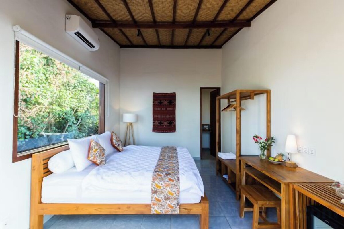 Premium bedding, minibar, in-room safe, WiFi (free)
