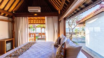 Superior Double or Twin Room, 1 Bedroom, Sea View | Premium bedding, minibar, in-room safe, individually decorated