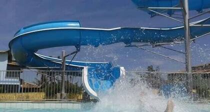 6 BEDROOM HOUSE WITH POOL WITH CLOSED COND GIANT WATER SLIDE