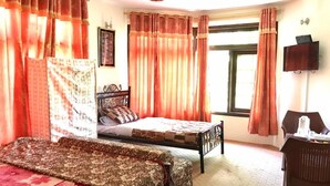 In-room dining - Baltit Homestay Hunza (Karimabad)