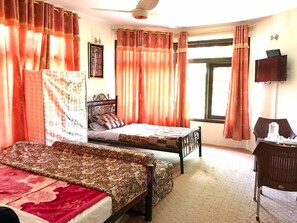 Familienhaus | Essbereich im Zimmer