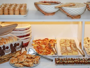 Free daily buffet breakfast