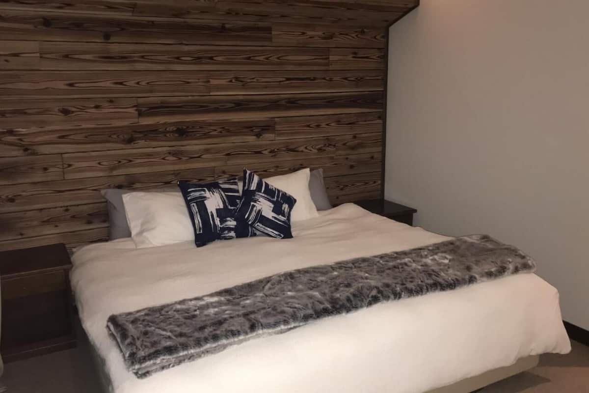 Double Room (207) | Bed sheets