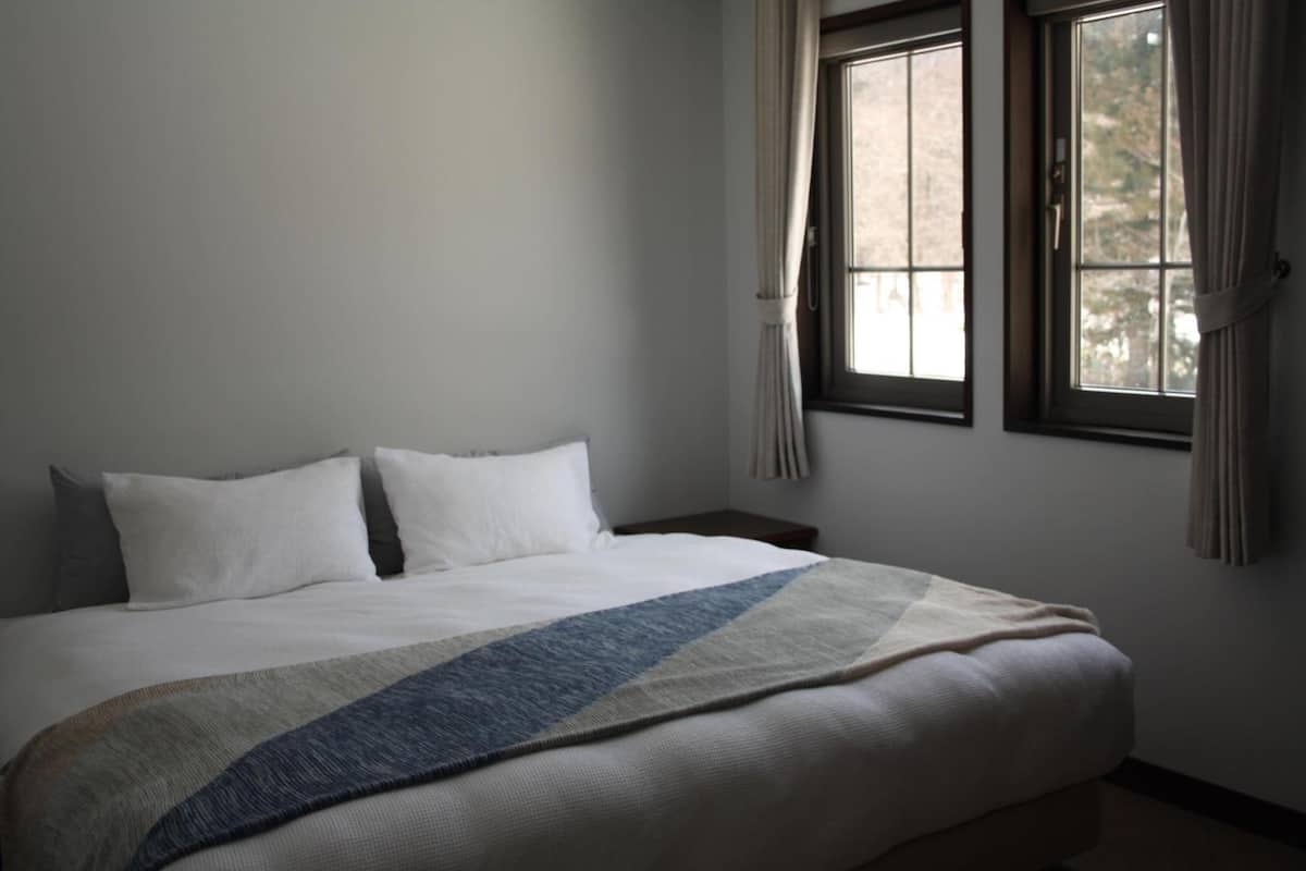 Double Room (202) | Bed sheets