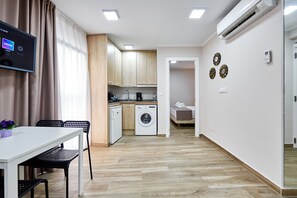 Appartement Économique, 1 grand lit et 1 canapé-lit