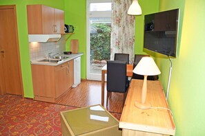 Fridge, oven, dishwasher, coffee/tea maker