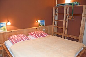 2 bedrooms, travel crib, WiFi, bed sheets