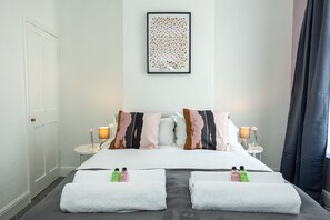 Hus, 3 soverom, ikke-røyk, kjøkken | 3 soverom, allergitestet sengetøy og strykejern/-brett