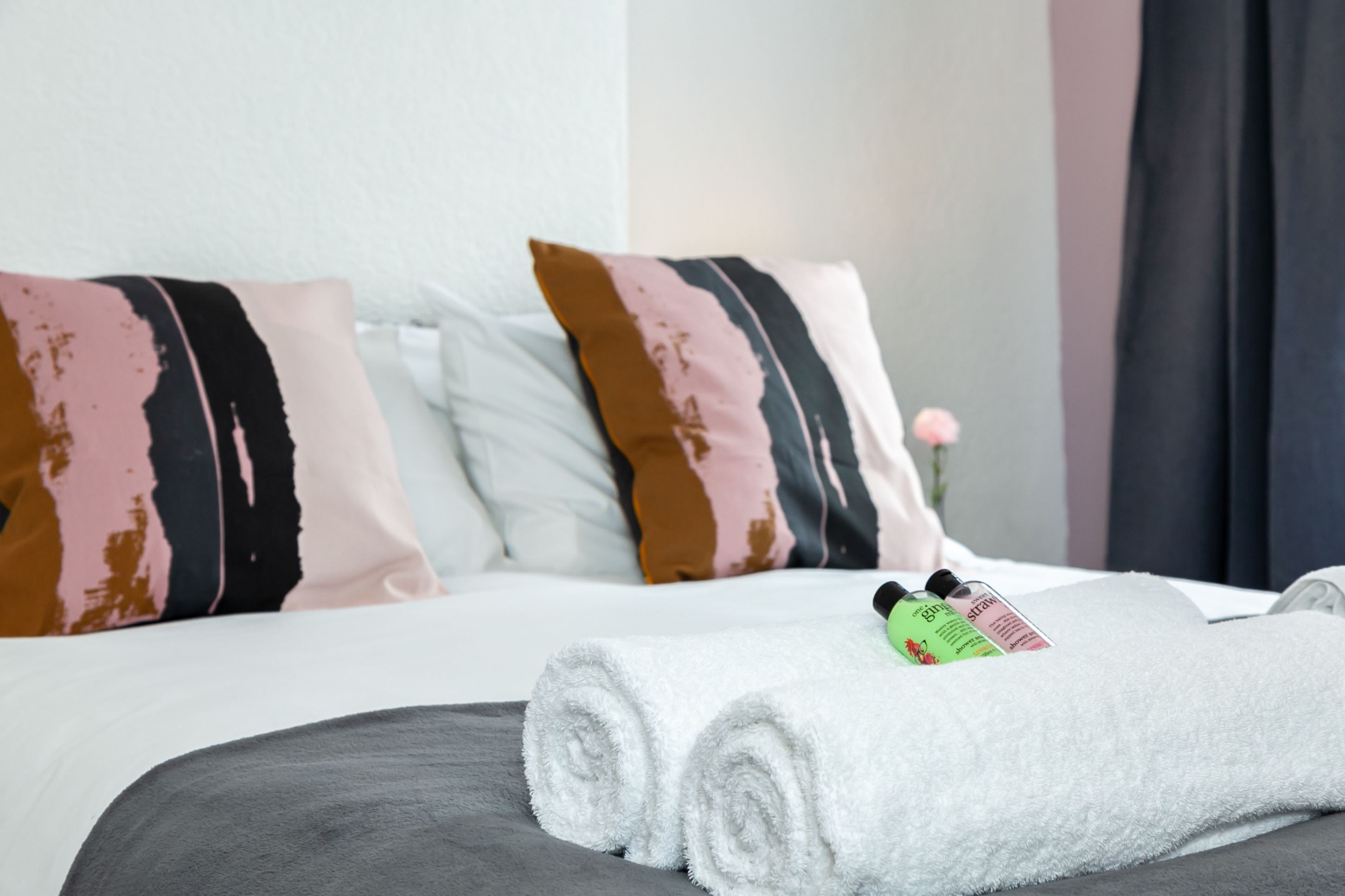 The Foxton House | 3 bedrooms, hypo-allergenic bedding, iron/ironing board, travel crib