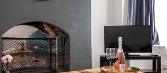 Cosy Home Near Station, Parking, Netflix, Sleeps 5