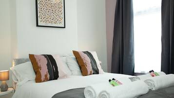 The Foxton House | 3 bedrooms, hypo-allergenic bedding available, iron/ironing board
