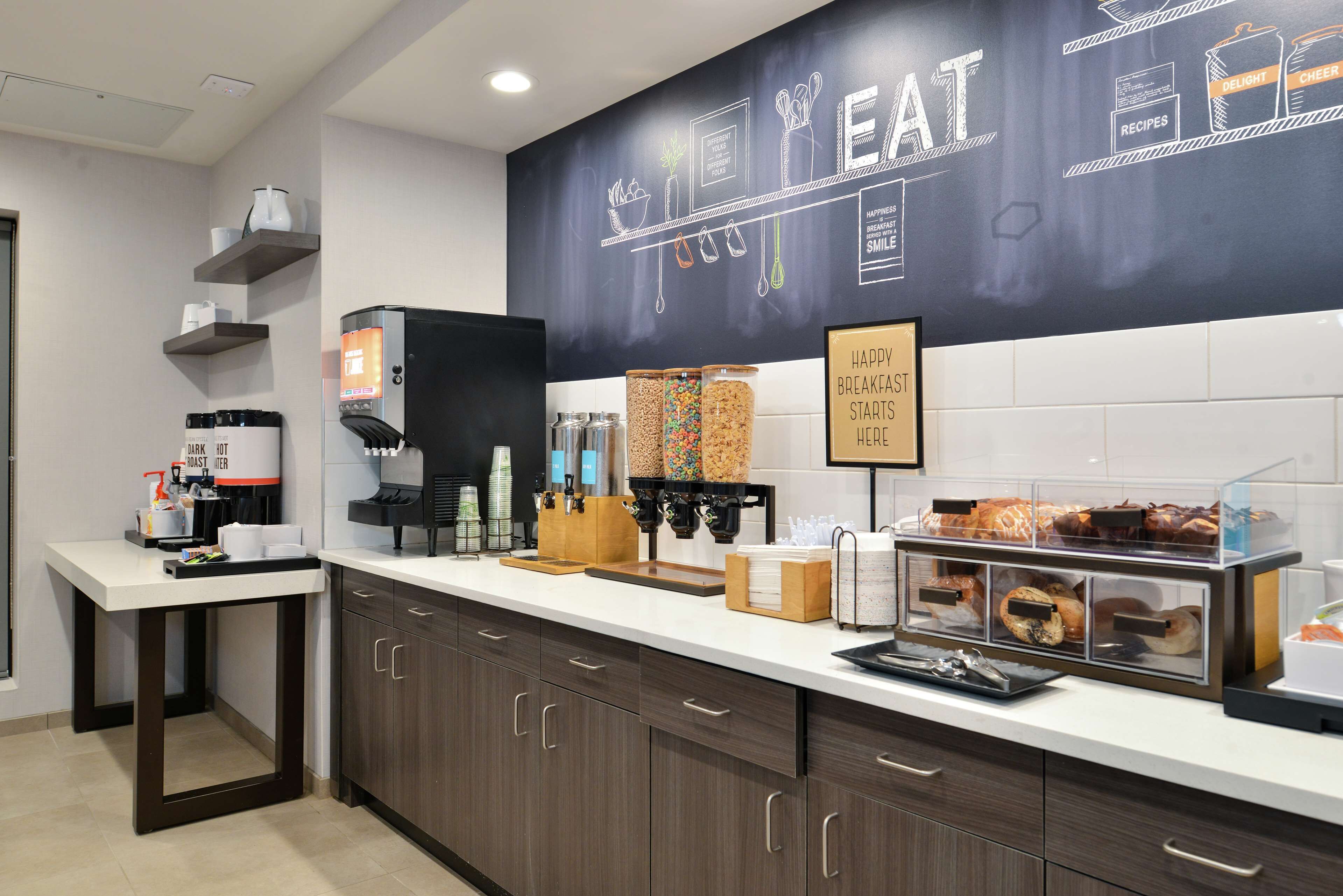 free daily continental breakfast