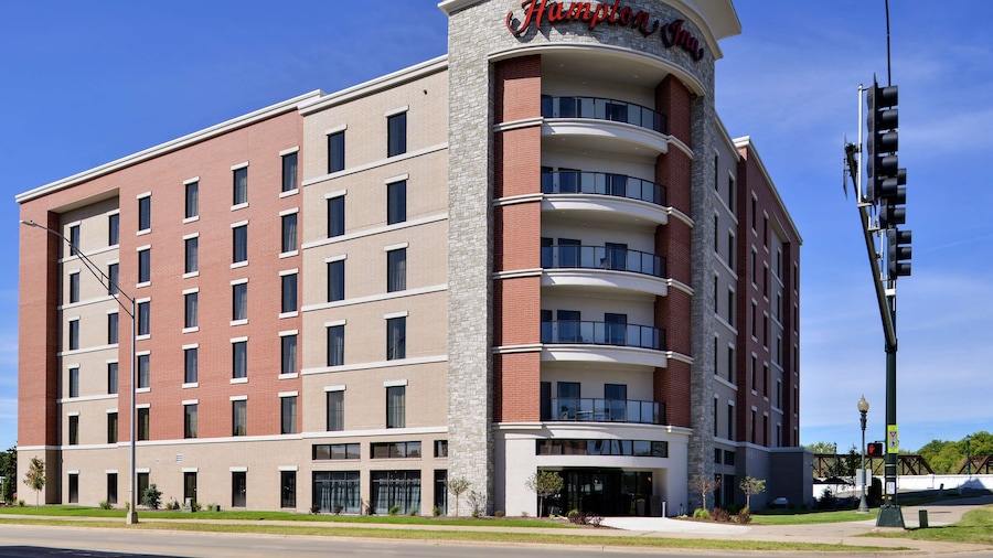 Hampton Inn Cedar Falls Downtown