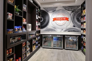 Snack bar - Hampton Inn Cedar Falls Downtown (Cedar Falls)