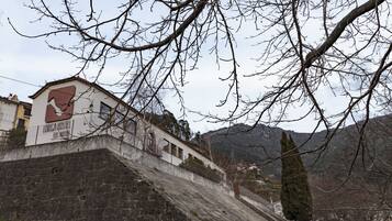 Mặt tiền nơi lưu trú