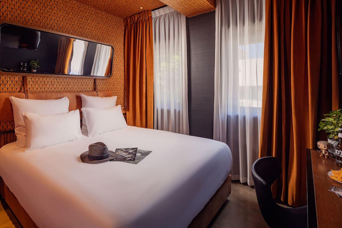 Habitación clásica con 1 cama matrimonial o 2 individuales | Sábanas de algodón egipcio y ropa de cama de alta calidad