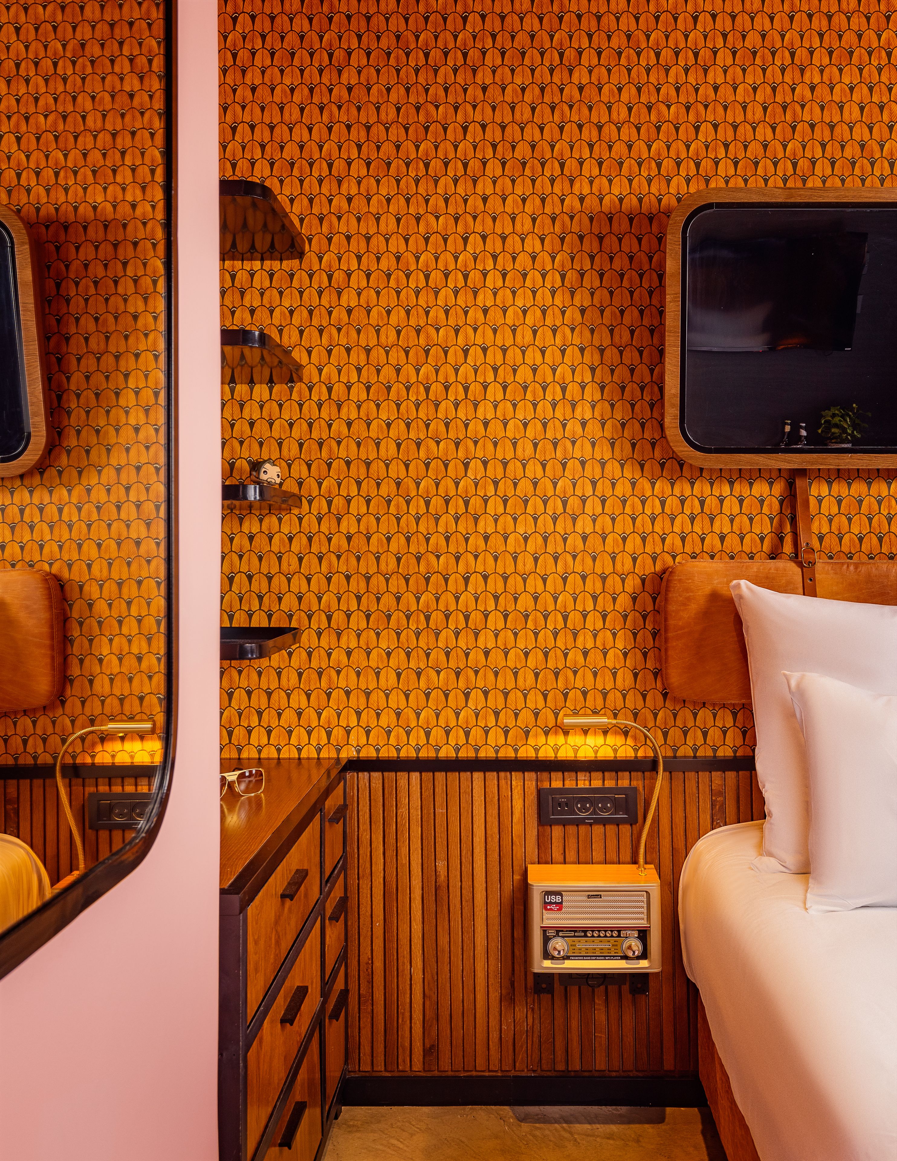 egyptian cotton sheets, premium bedding, in-room safe