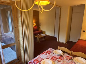 Interior - Bûche 13 - Cosy studio with movable partition (LES AVANCHERS VALMOREL)