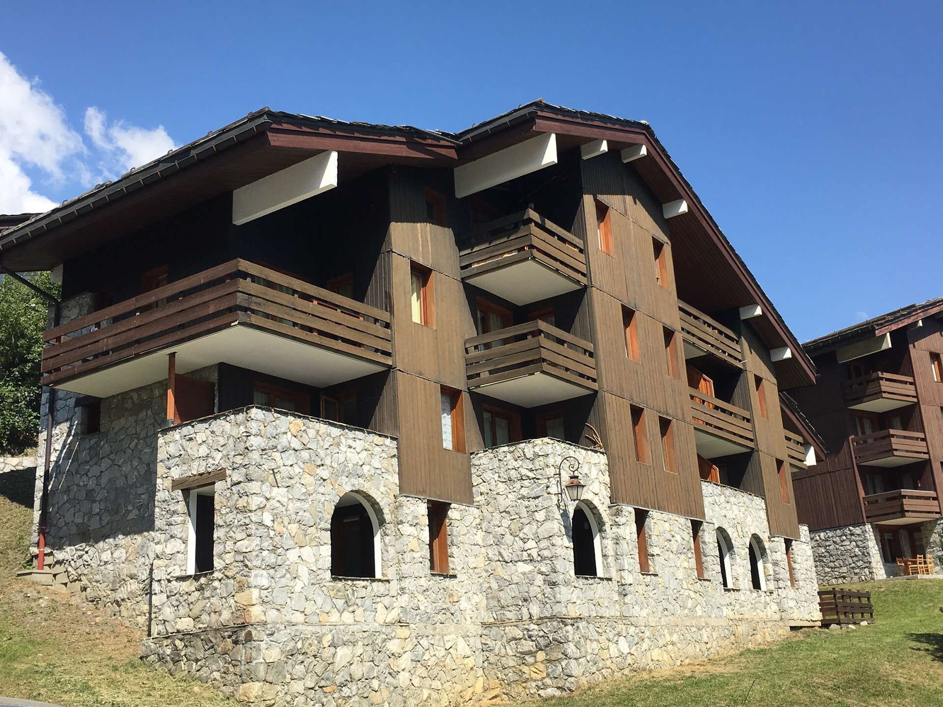 المنشأة من الخارج