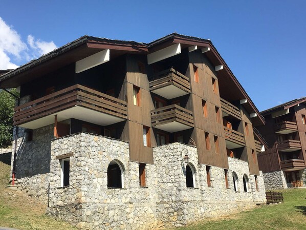 المنشأة من الخارج