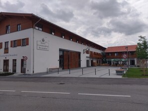 Vista frontal de la propiedad