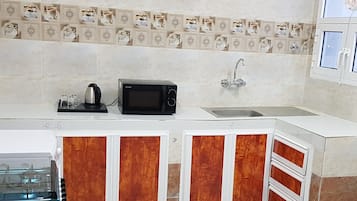 Deluxe Apartment, 2 Bedrooms | Private kitchen