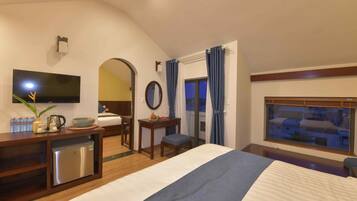 Quarto básico, quartos conectados | Cofres nos quartos, escrivaninha, cortinas blackout