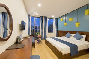 In-room safe, desk, blackout curtains, soundproofing - Saclo Villa and Hostel (Da Nang)