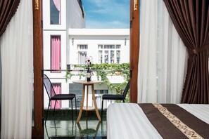 Desk, rollaway beds, free WiFi - Da Nang Seaway (Da Nang)