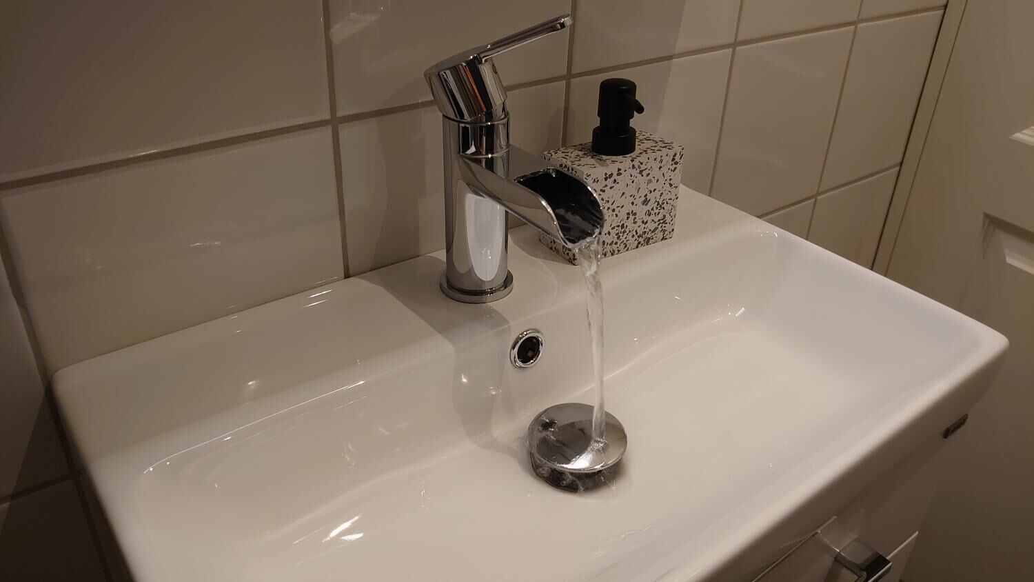 shower, towels, soap, shampoo